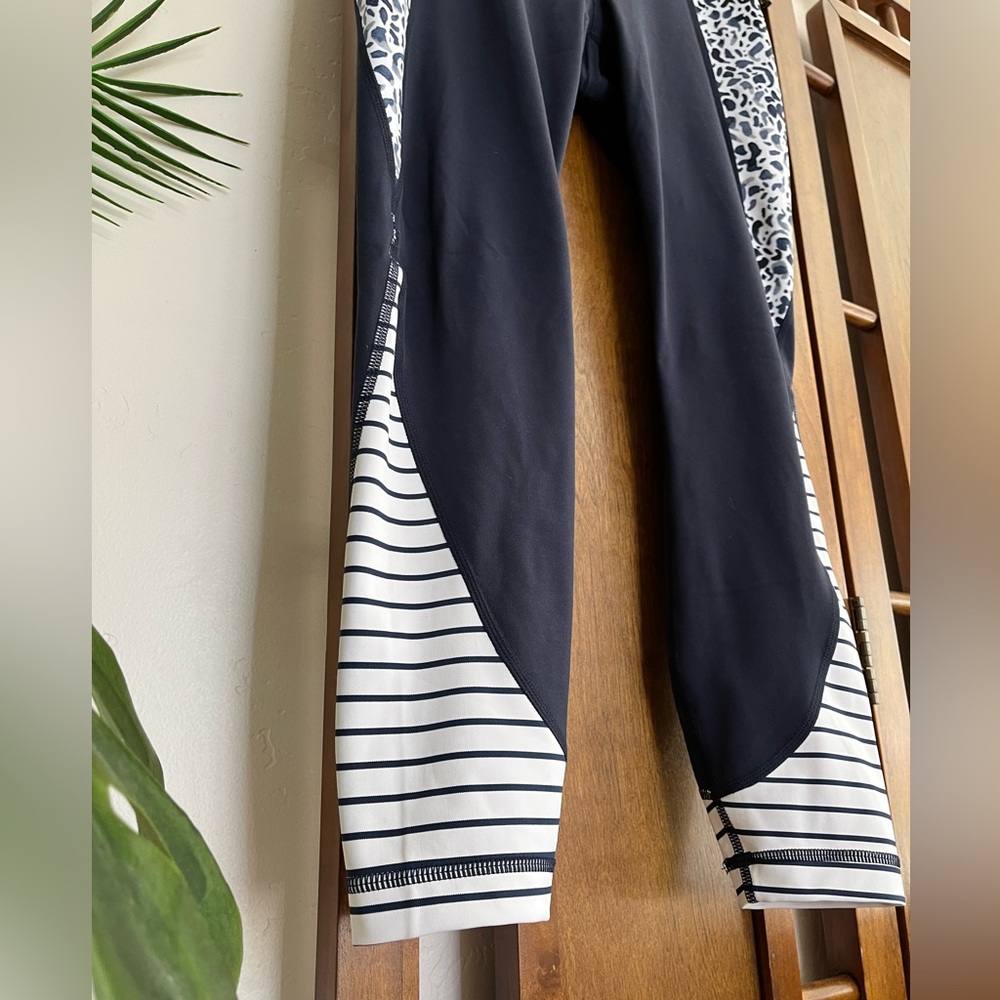 Athleta Petal Salutation 7/8 ankle leggings, size S - Picture 6 of 13